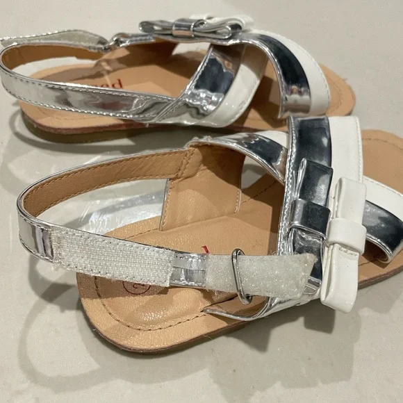 Seed Heritage Patent Bow Sandal - Picture 4 of 4